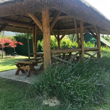 Farkas Apartman Holiday home